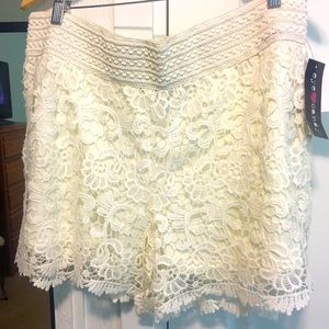 Lace shorts, fully lined